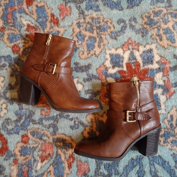 3 for $15 Brown boots - Picture 1 of 7